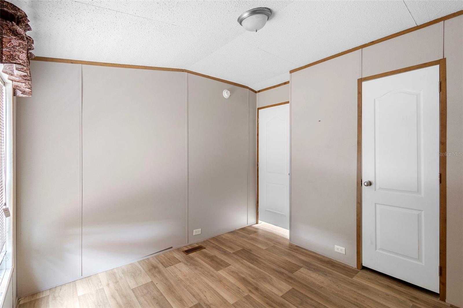 Image 16 of 32 For 2530 Cresap Street