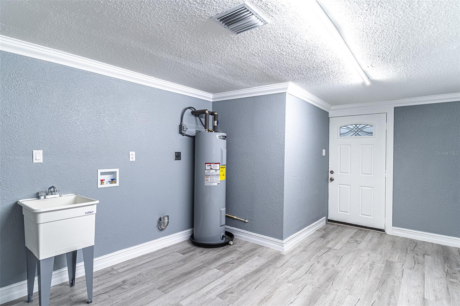 Image 16 of 33 For 2700 Idylridge Drive