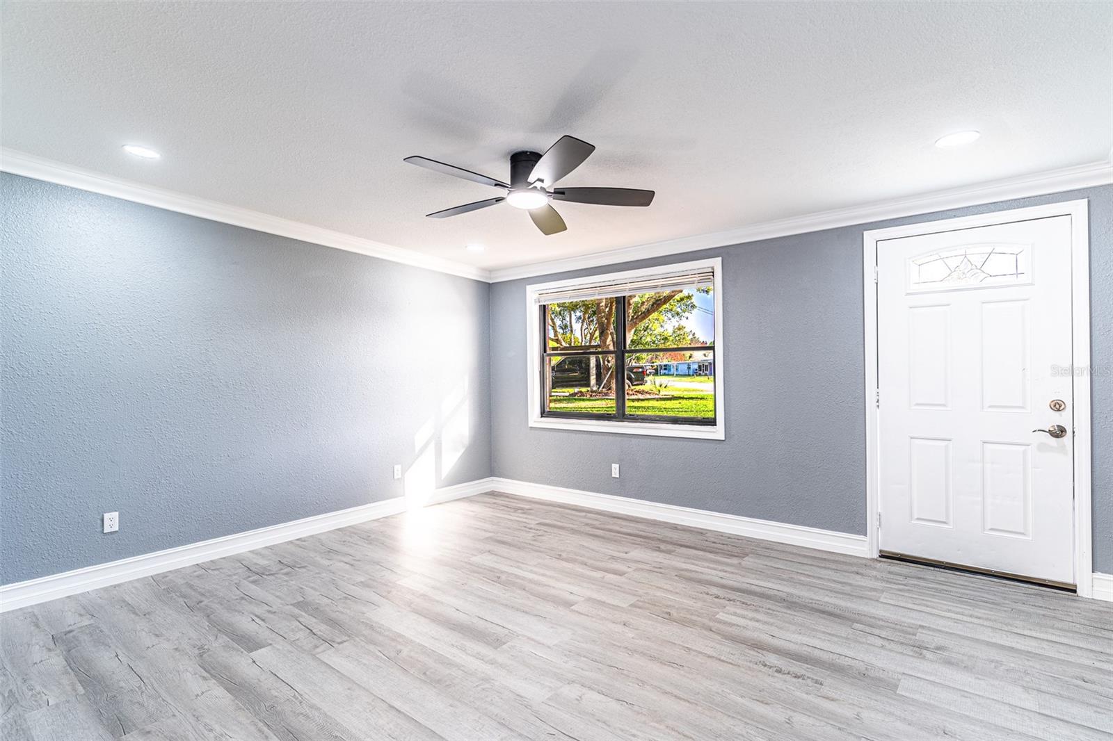 Image 3 of 33 For 2700 Idylridge Drive