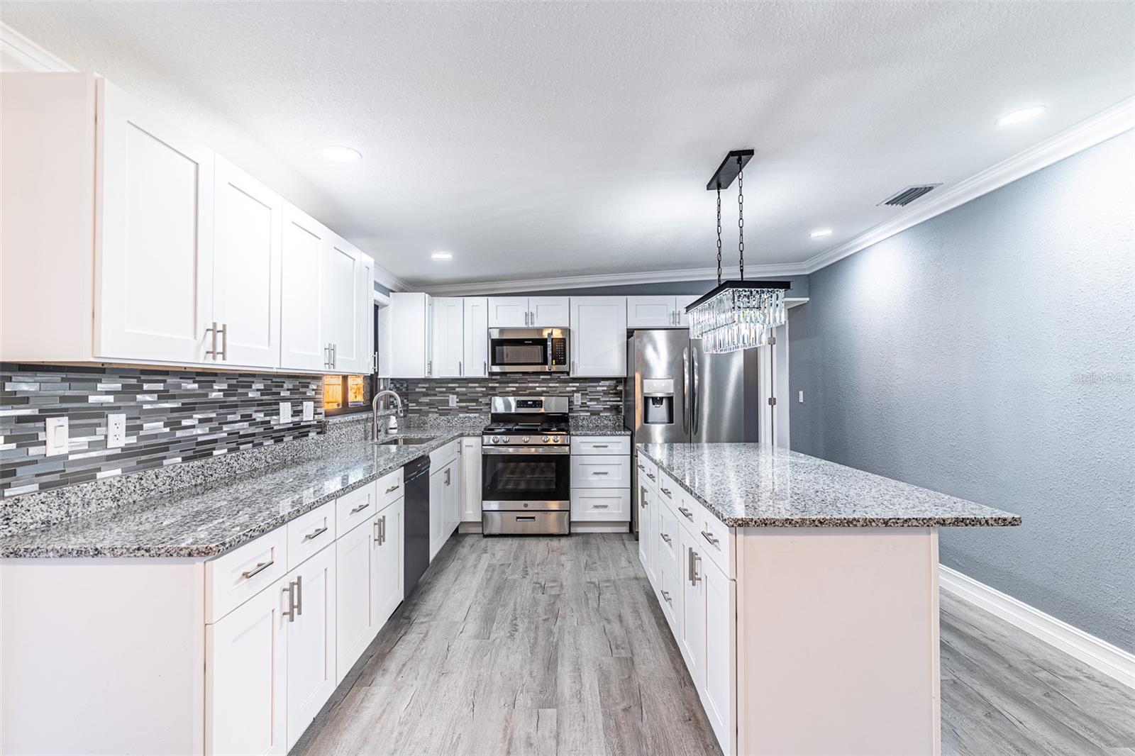 Image 6 of 33 For 2700 Idylridge Drive