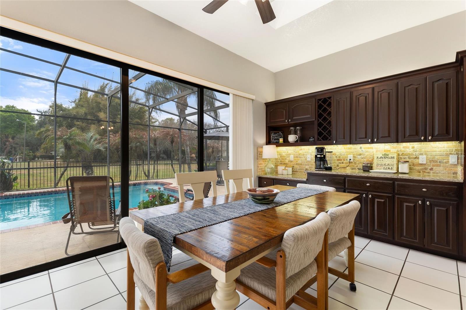 Image 11 of 45 For 503 Hamilton Shores Court Ne