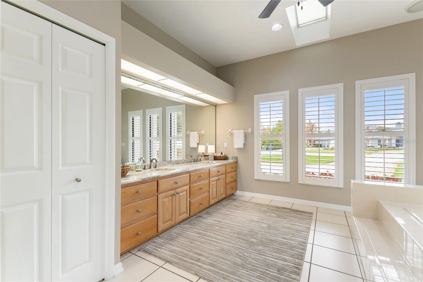 Image 18 of 45 For 503 Hamilton Shores Court Ne