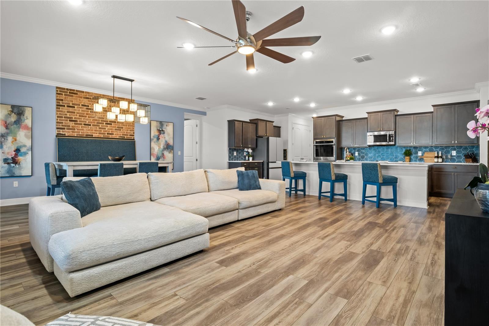 Image 24 of 45 For 14910 15th Street E