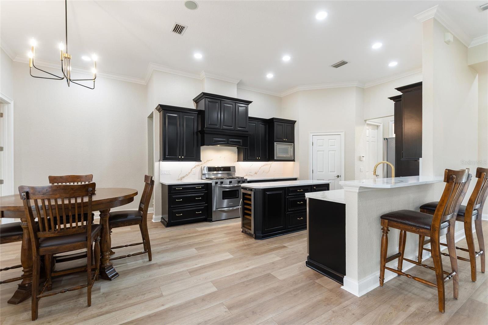 Image 13 of 70 For 4848 Island Shores Lane