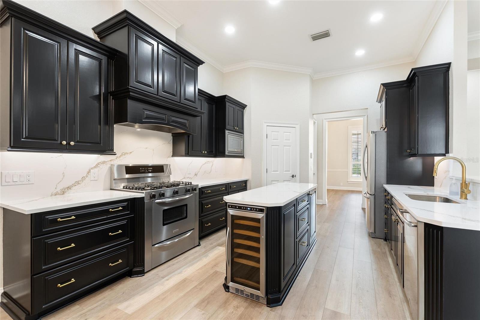 Image 14 of 70 For 4848 Island Shores Lane