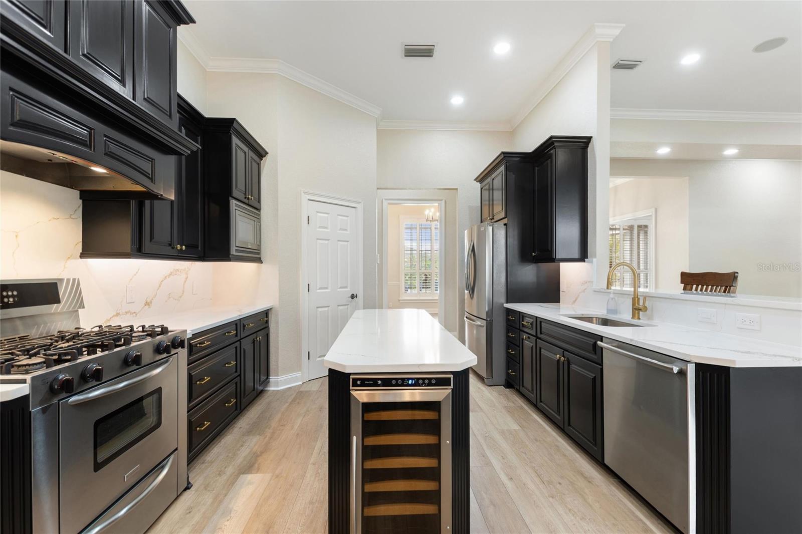 Image 15 of 70 For 4848 Island Shores Lane