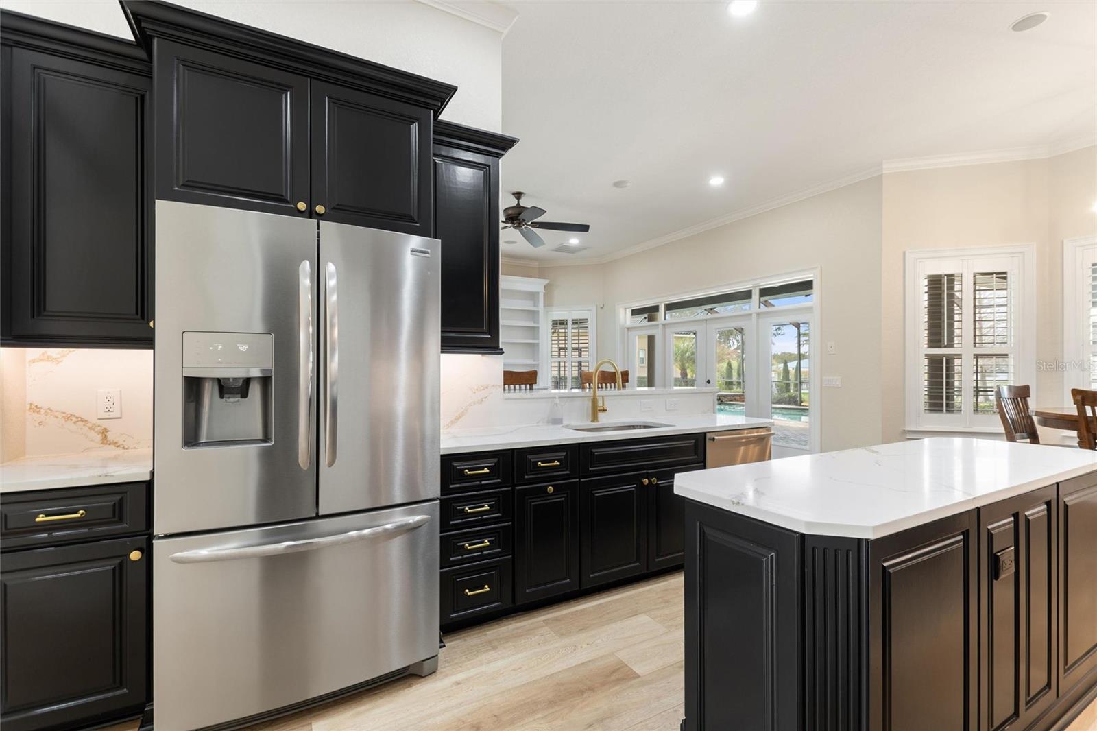 Image 16 of 70 For 4848 Island Shores Lane