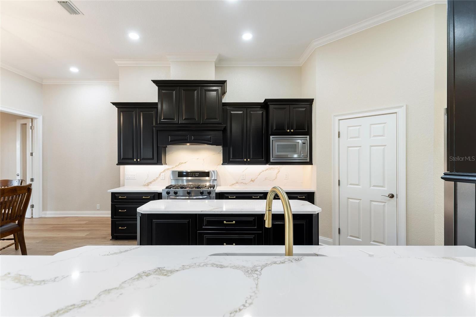 Image 18 of 70 For 4848 Island Shores Lane