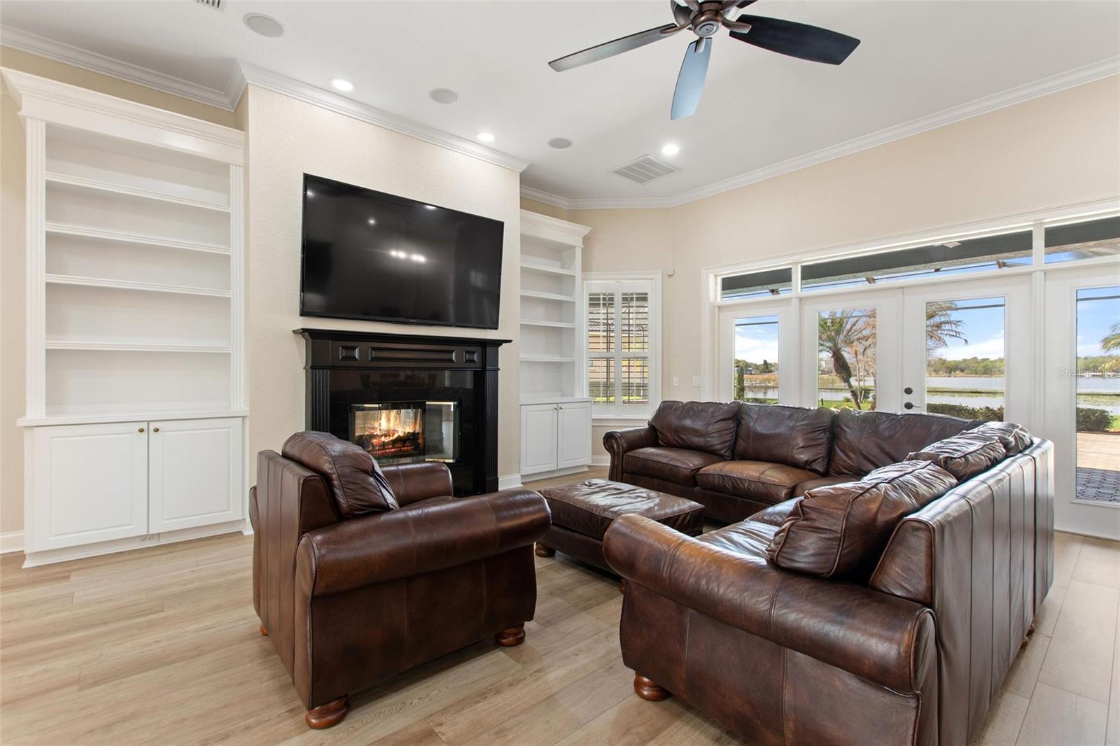 Image 22 of 70 For 4848 Island Shores Lane