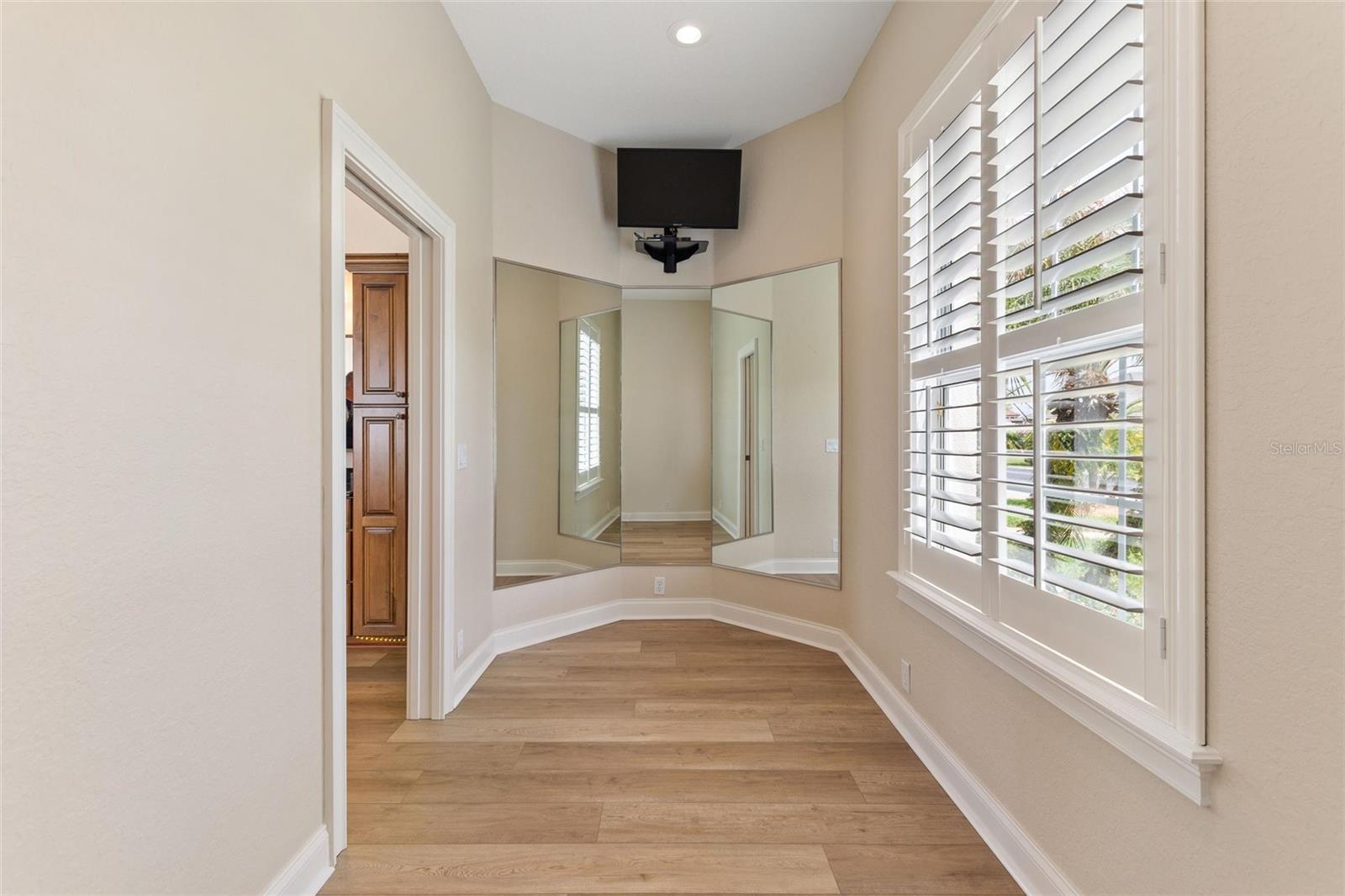 Image 33 of 70 For 4848 Island Shores Lane