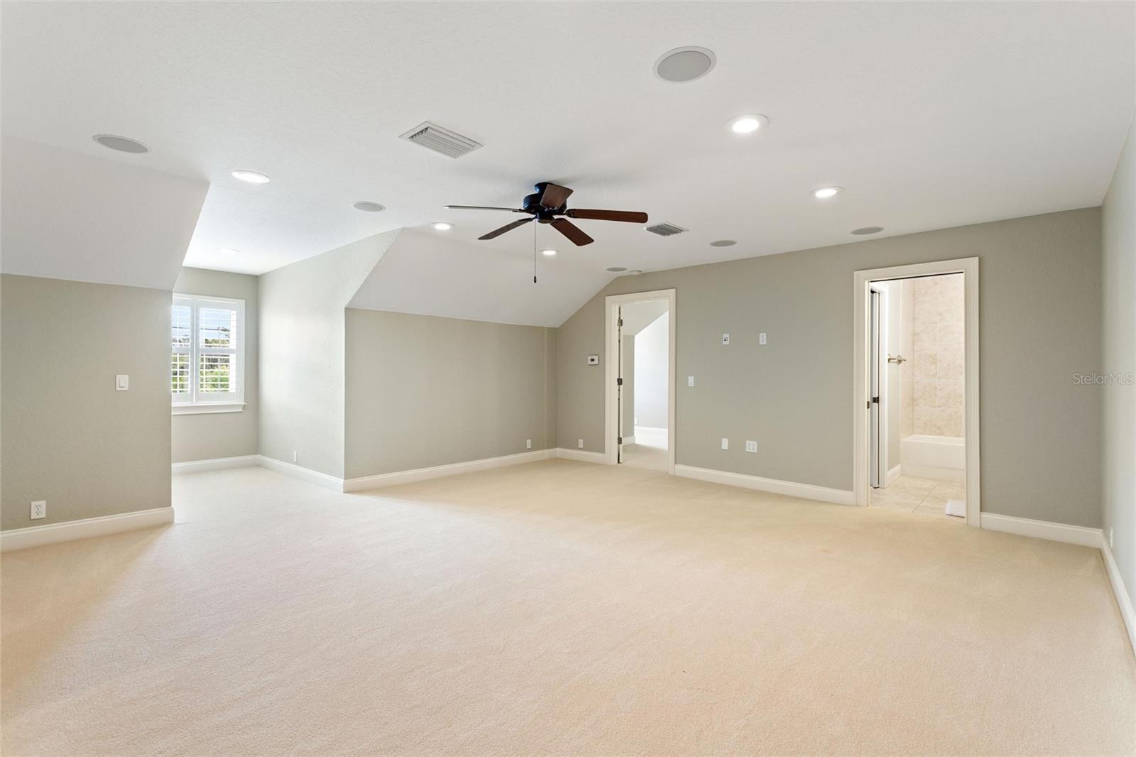 Image 42 of 70 For 4848 Island Shores Lane