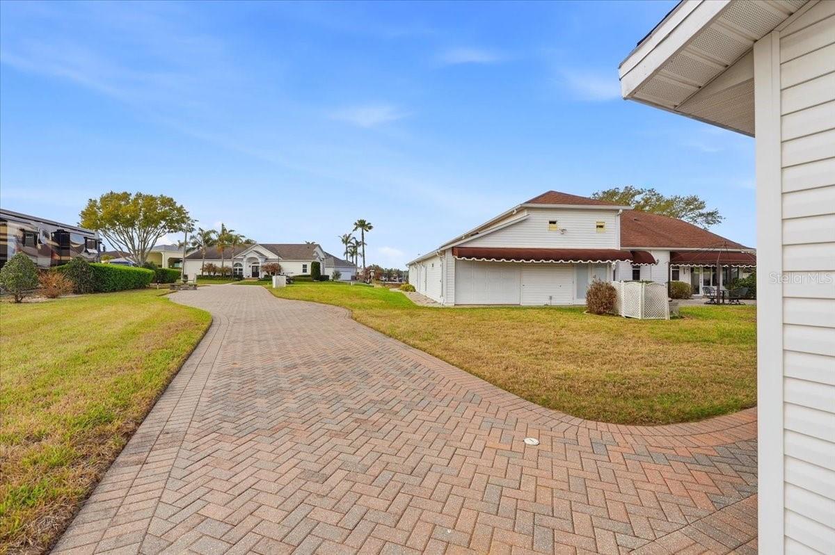 Image 3 of 6 For Motorcoach Drive S