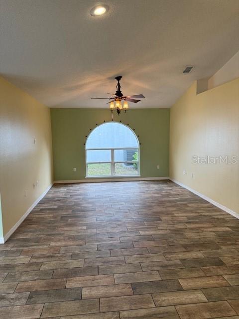 Image 14 of 39 For 8004 Settlers Creek Lane