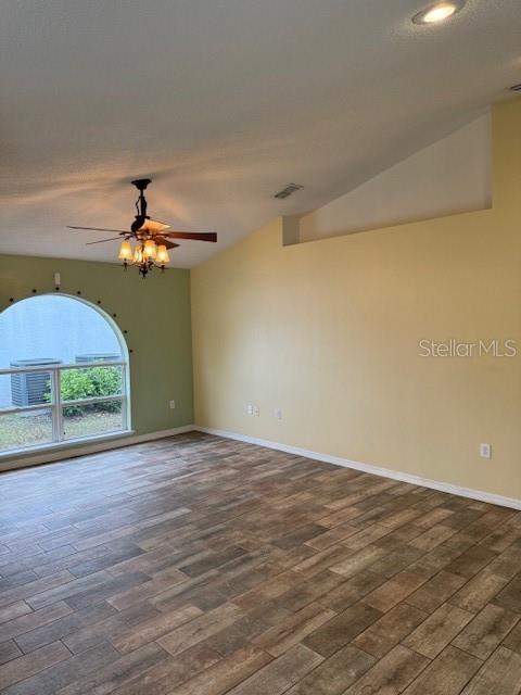 Image 20 of 39 For 8004 Settlers Creek Lane