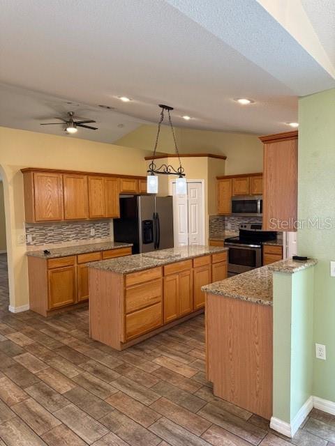 Image 32 of 39 For 8004 Settlers Creek Lane