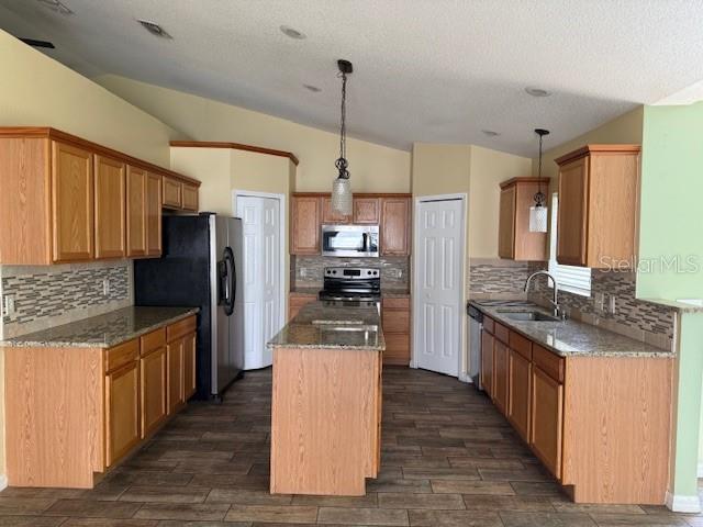 Image 5 of 39 For 8004 Settlers Creek Lane