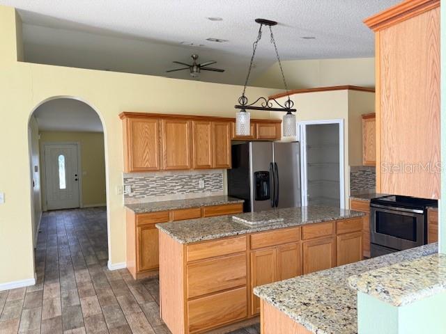 Image 6 of 39 For 8004 Settlers Creek Lane