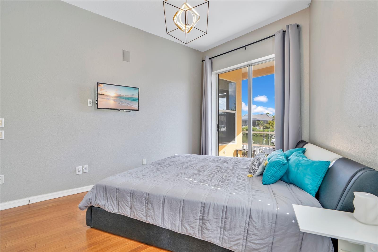 Image 22 of 87 For 934 Symphony Isles Boulevard