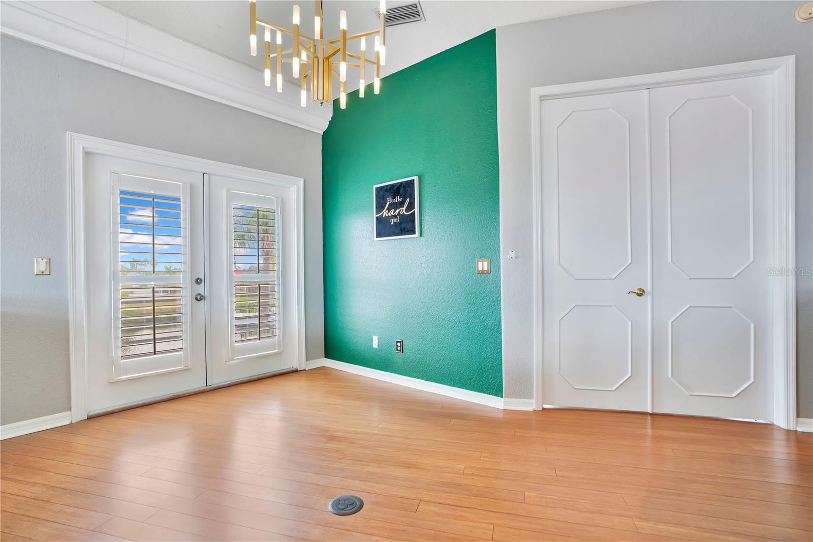 Image 35 of 87 For 934 Symphony Isles Boulevard