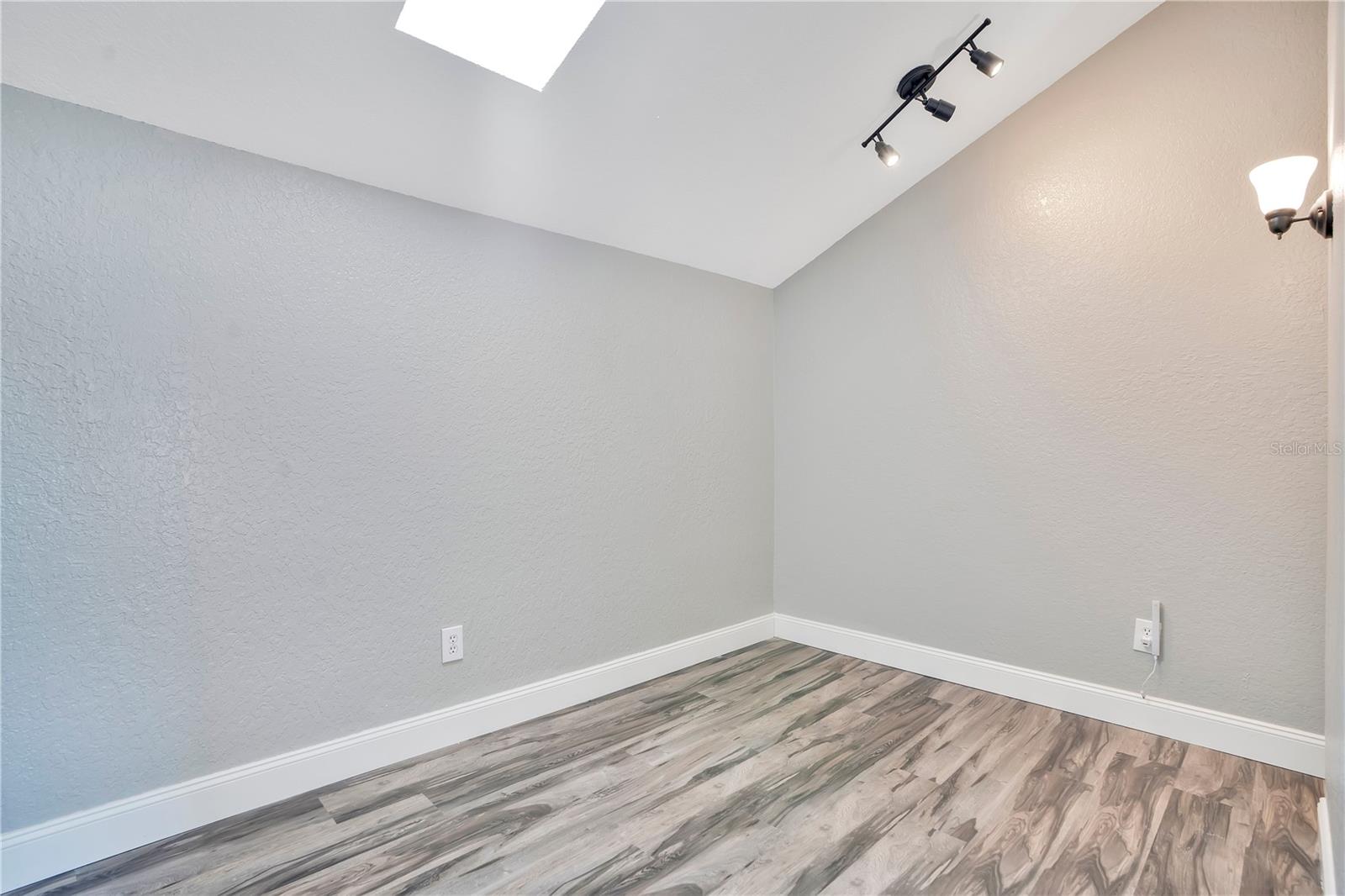 Image 43 of 87 For 934 Symphony Isles Boulevard