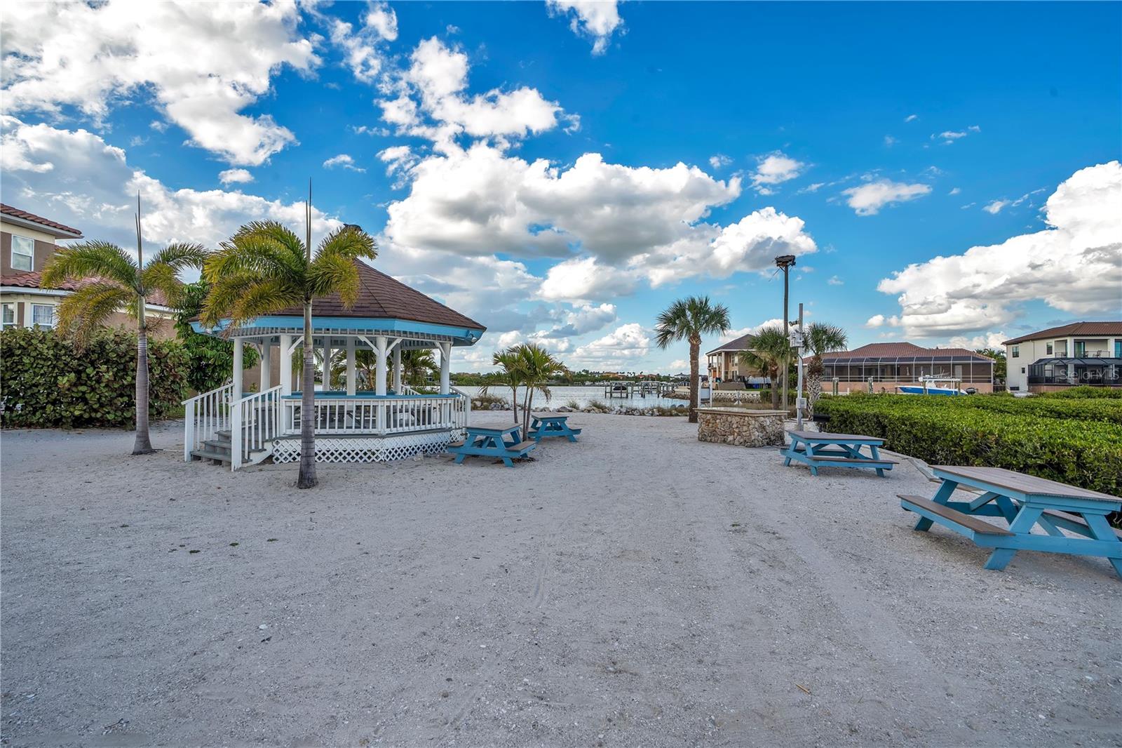 Image 61 of 87 For 934 Symphony Isles Boulevard