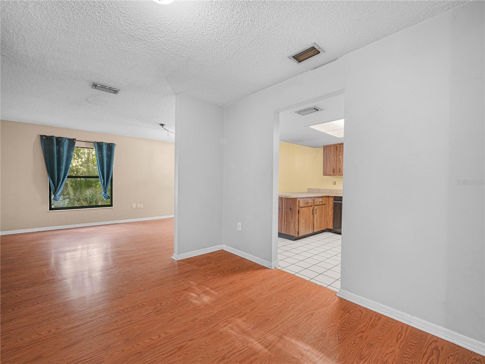 Image 4 of 25 For 2610 Sprucewood Lane