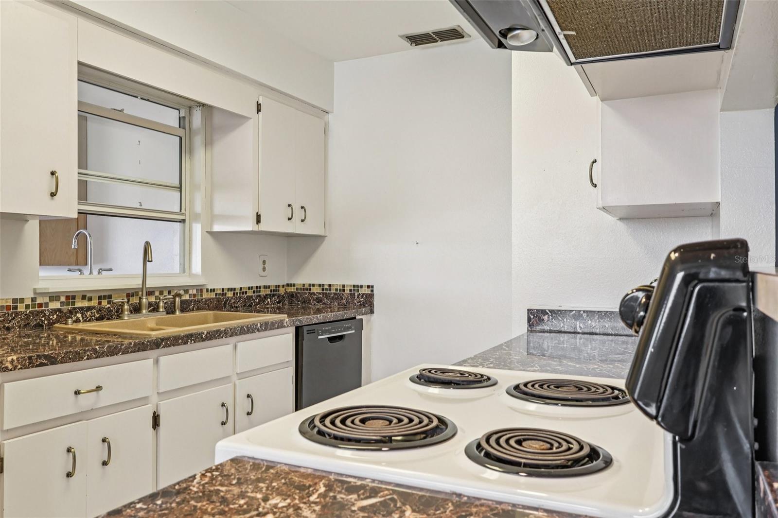 Image 15 of 50 For 3865 Dovehollow Drive