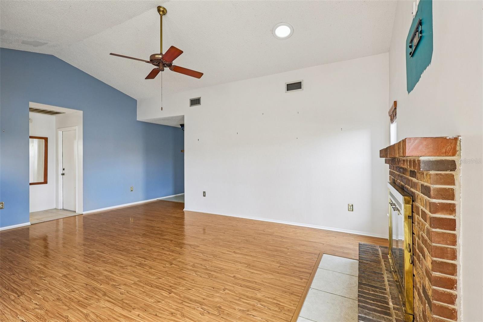 Image 8 of 50 For 3865 Dovehollow Drive