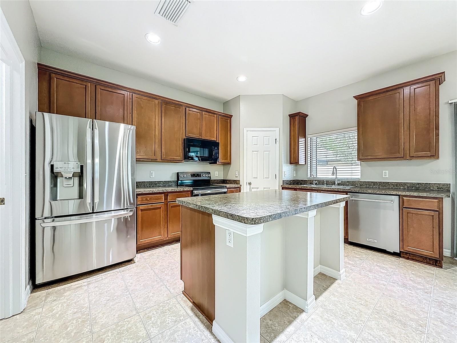 Image 13 of 50 For 313 Oak Landing Drive