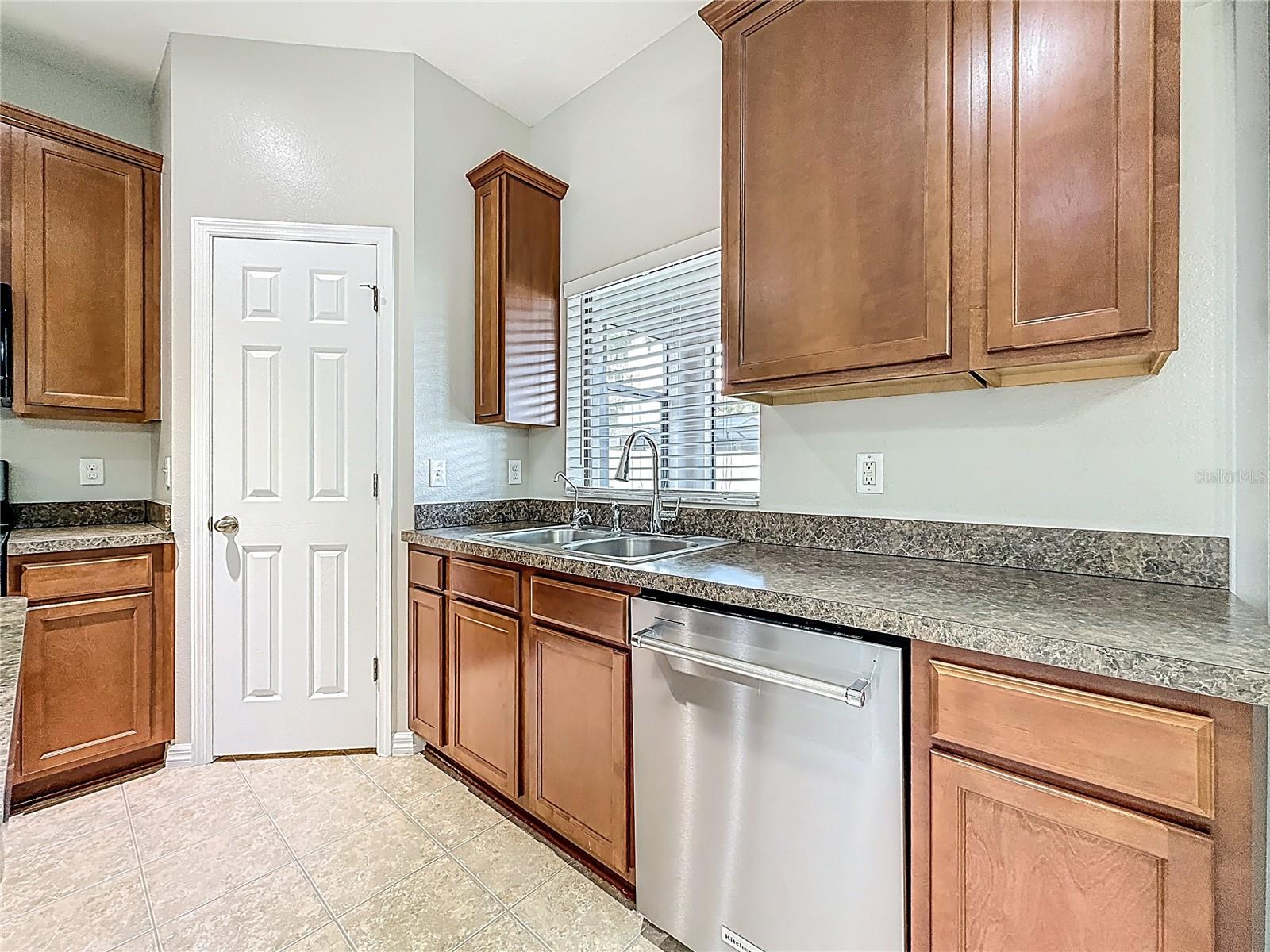 Image 18 of 50 For 313 Oak Landing Drive