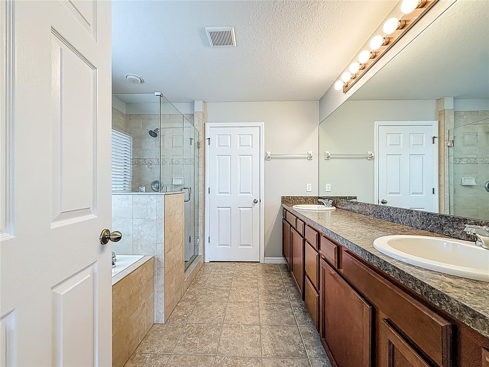 Image 27 of 50 For 313 Oak Landing Drive