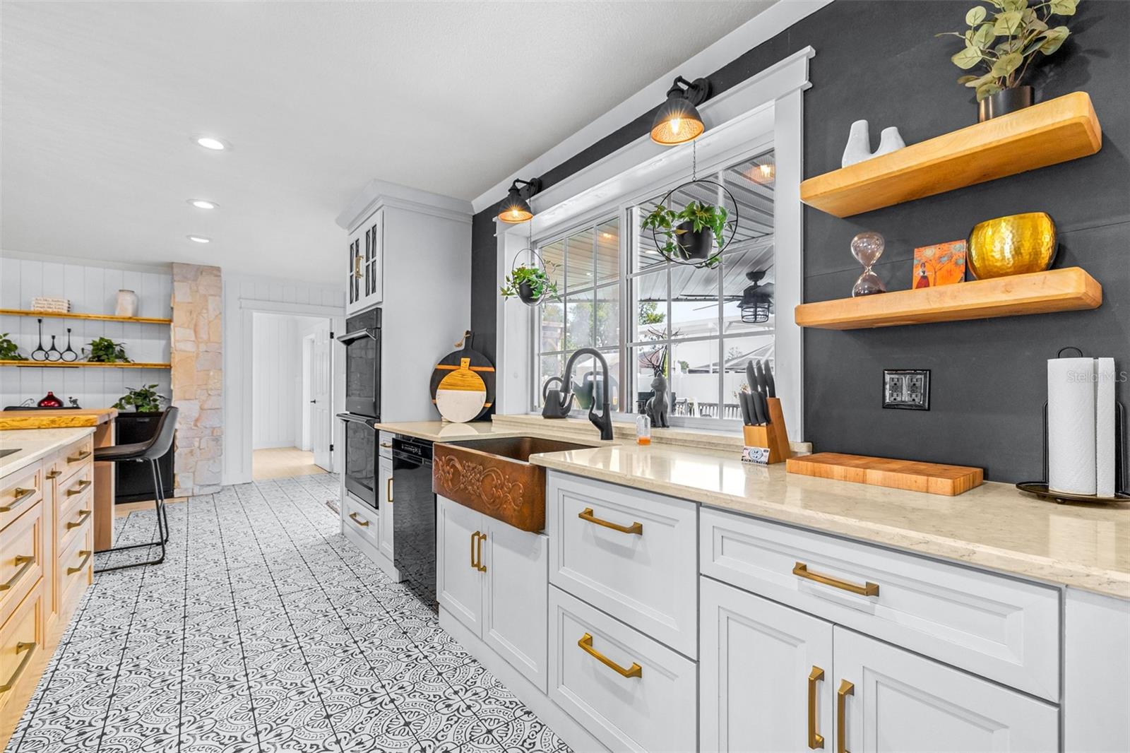 Image 10 of 56 For 210 Nassau Road