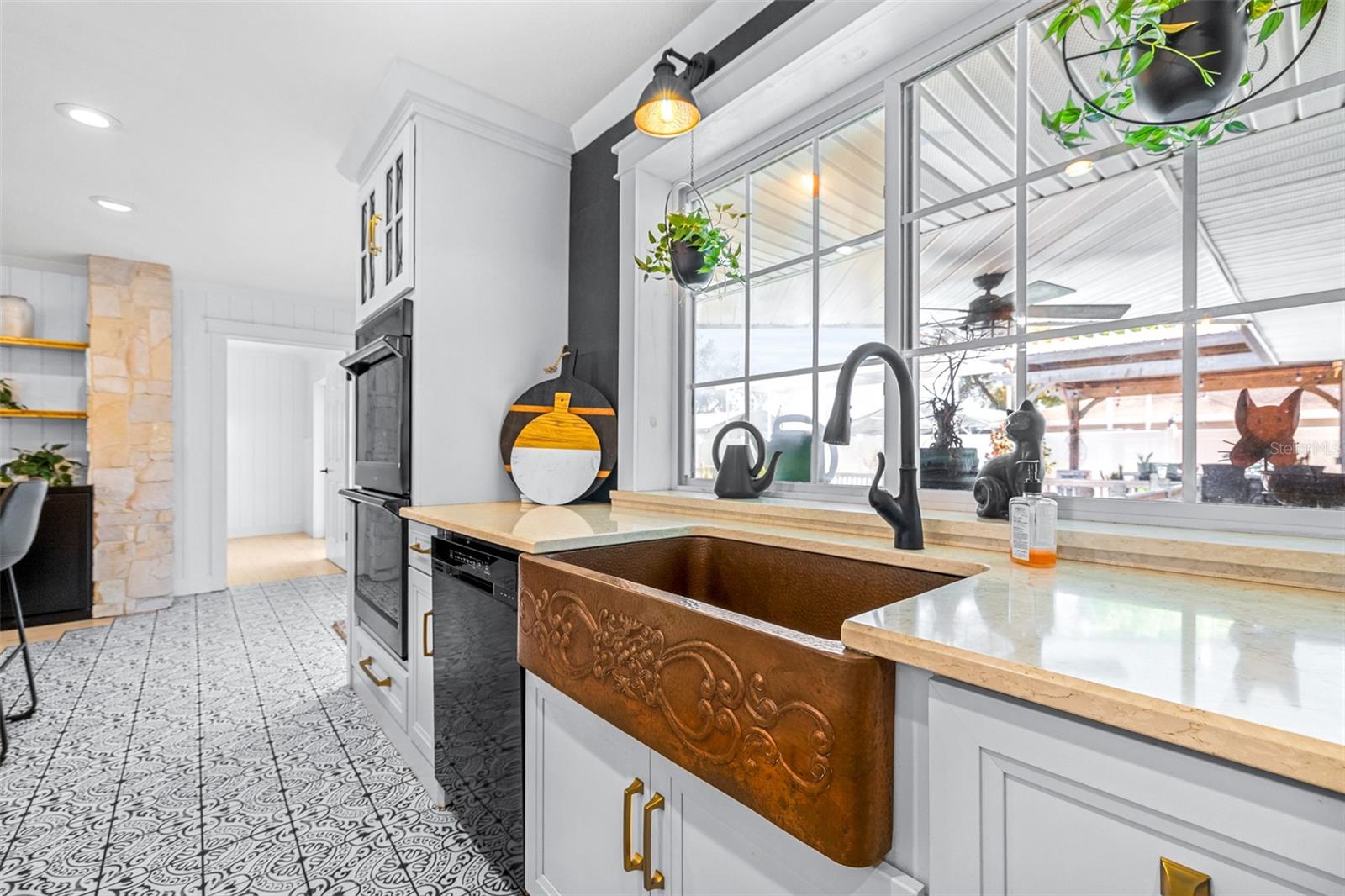 Image 11 of 56 For 210 Nassau Road