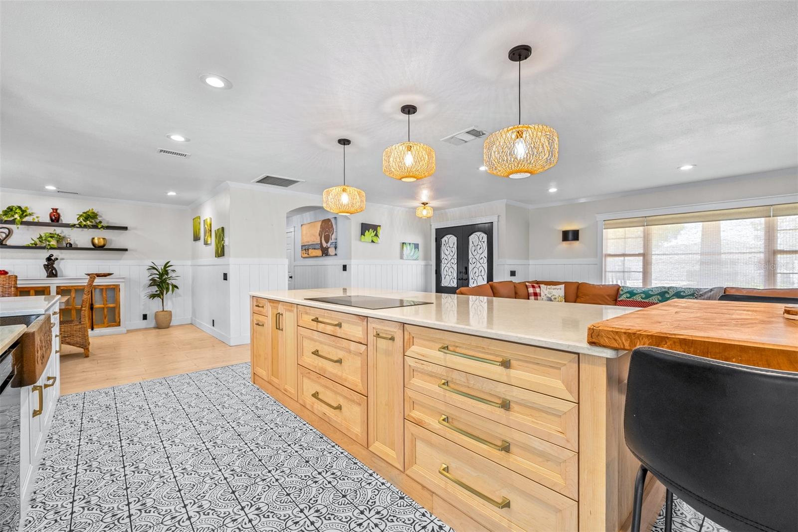 Image 12 of 56 For 210 Nassau Road