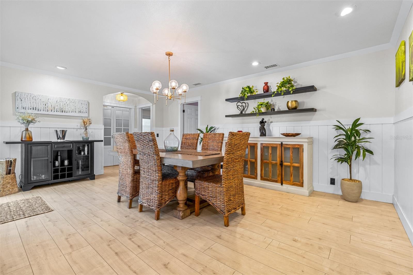 Image 16 of 56 For 210 Nassau Road