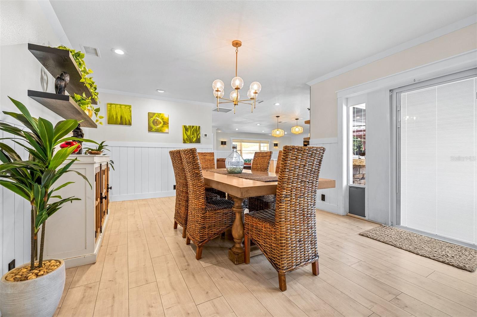 Image 17 of 56 For 210 Nassau Road