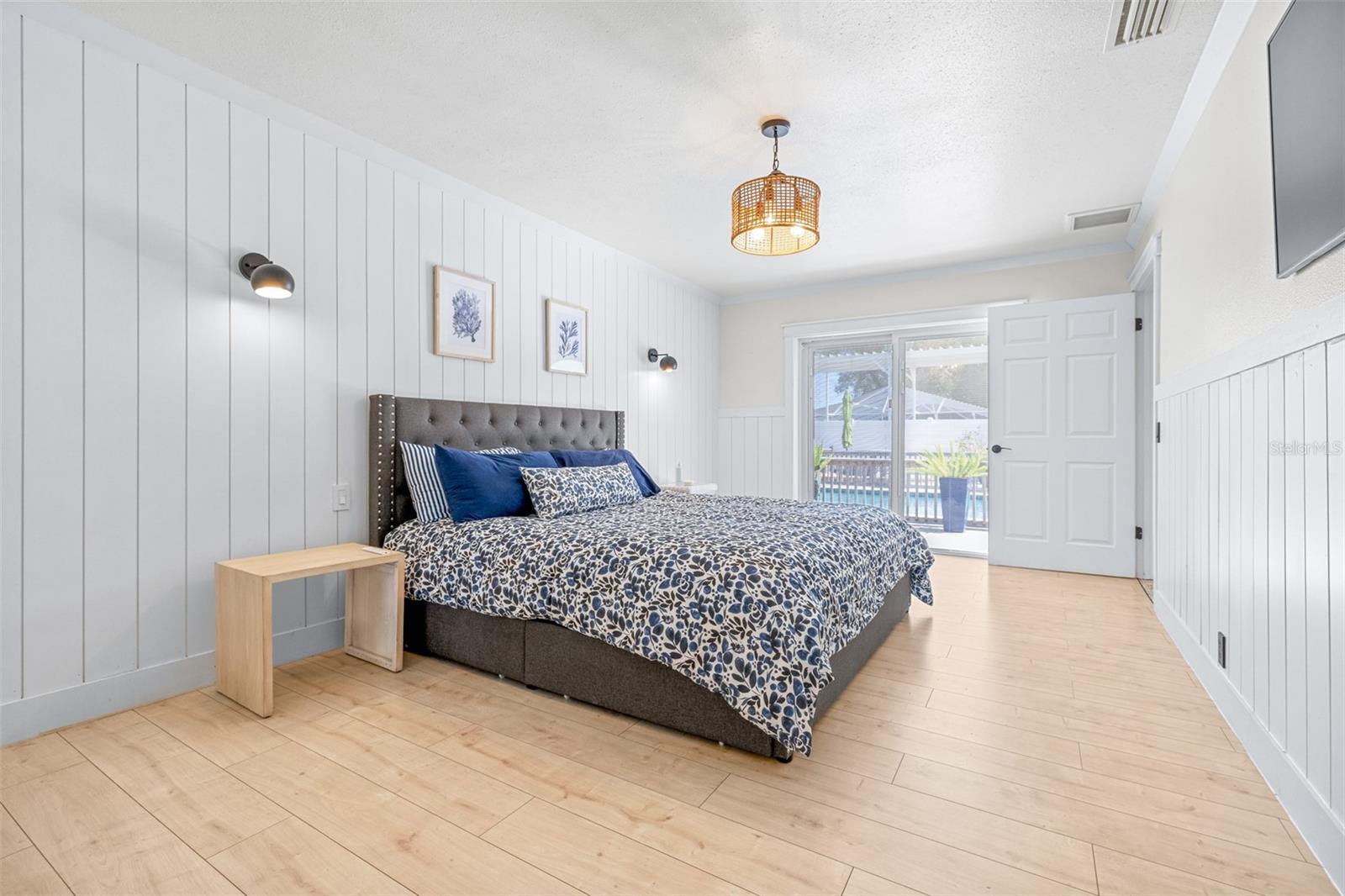 Image 19 of 56 For 210 Nassau Road