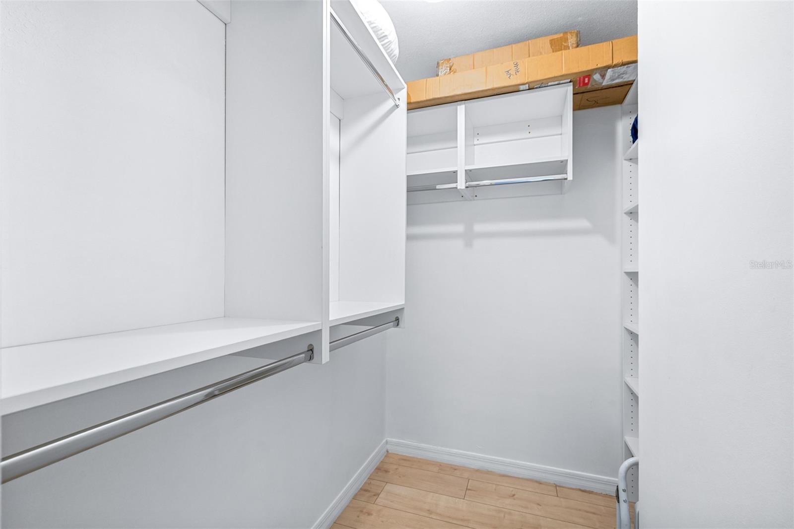 Image 22 of 56 For 210 Nassau Road