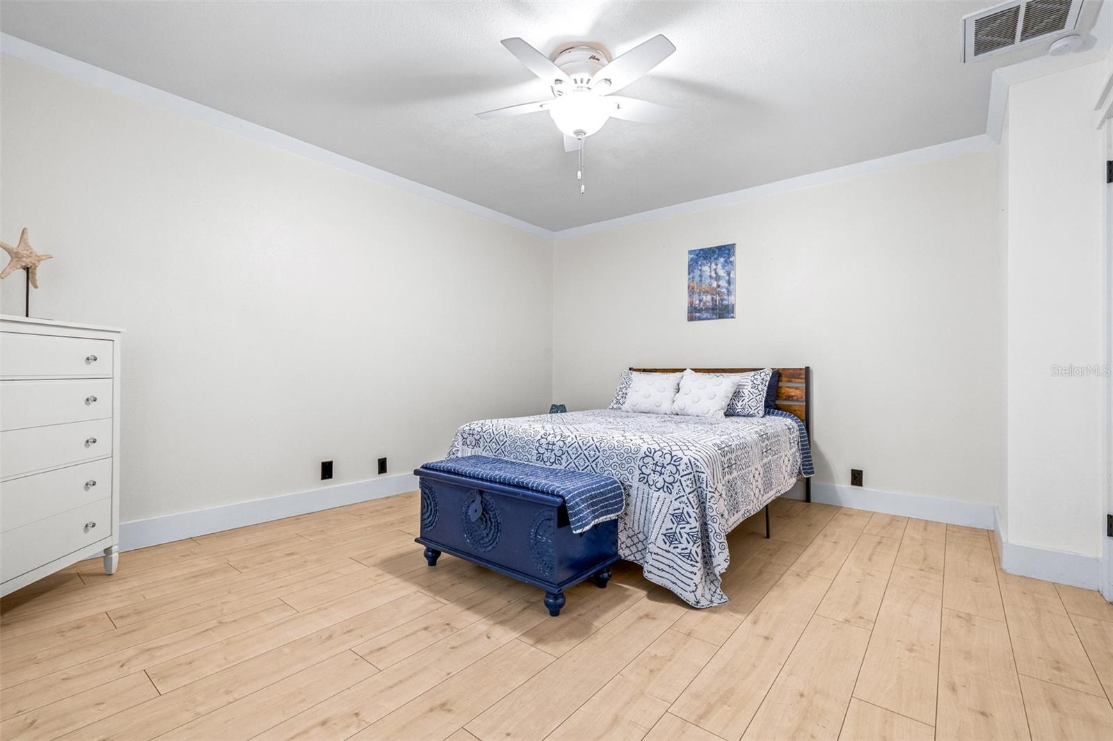 Image 27 of 56 For 210 Nassau Road