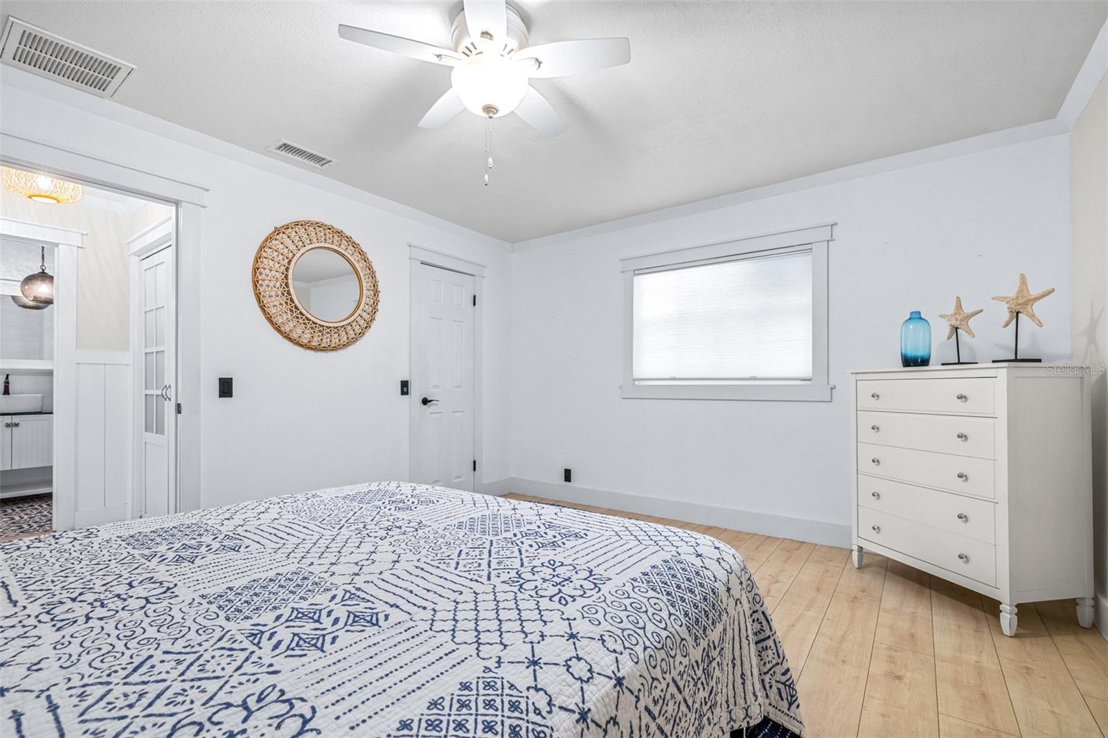 Image 28 of 56 For 210 Nassau Road