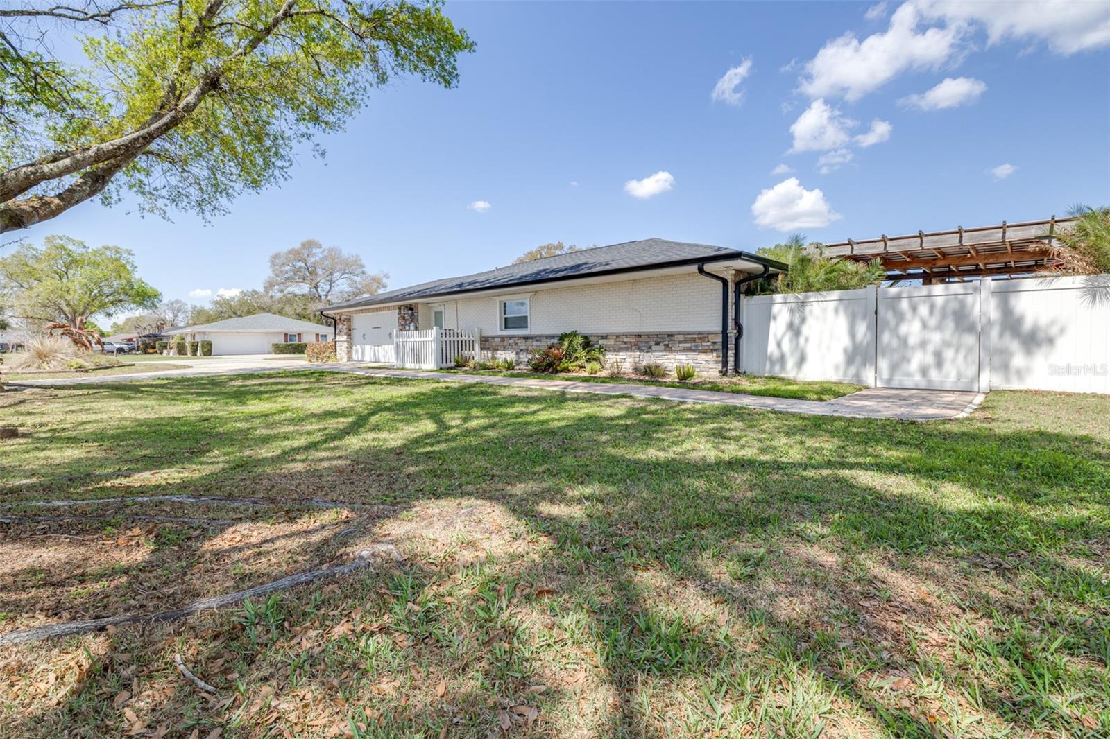 Image 48 of 56 For 210 Nassau Road