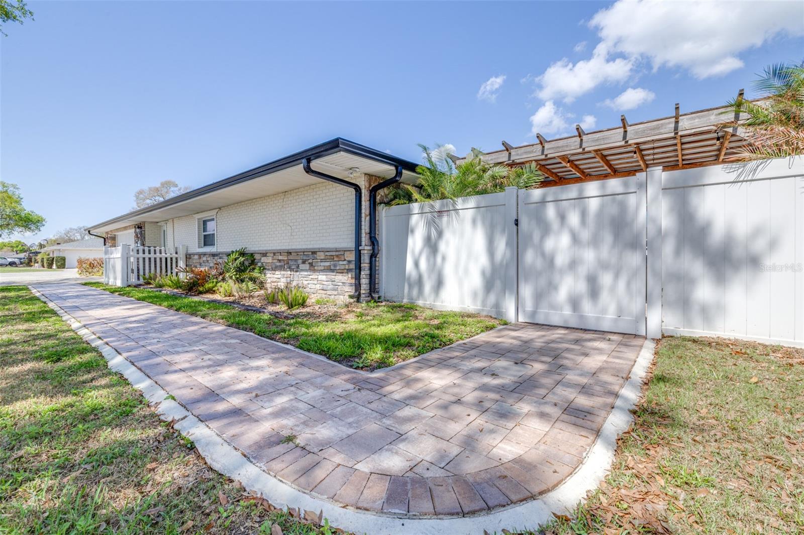 Image 49 of 56 For 210 Nassau Road