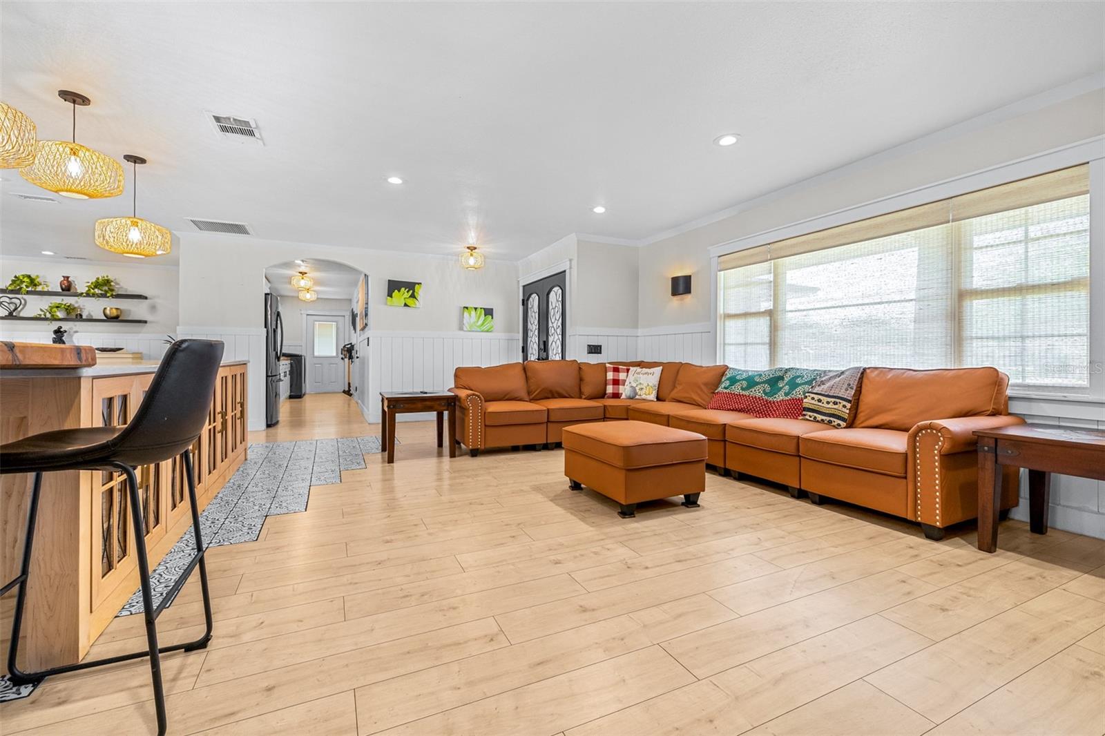 Image 6 of 56 For 210 Nassau Road