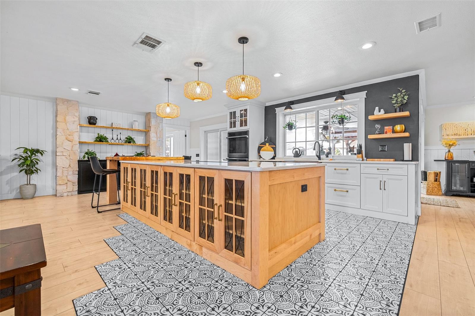 Image 7 of 56 For 210 Nassau Road