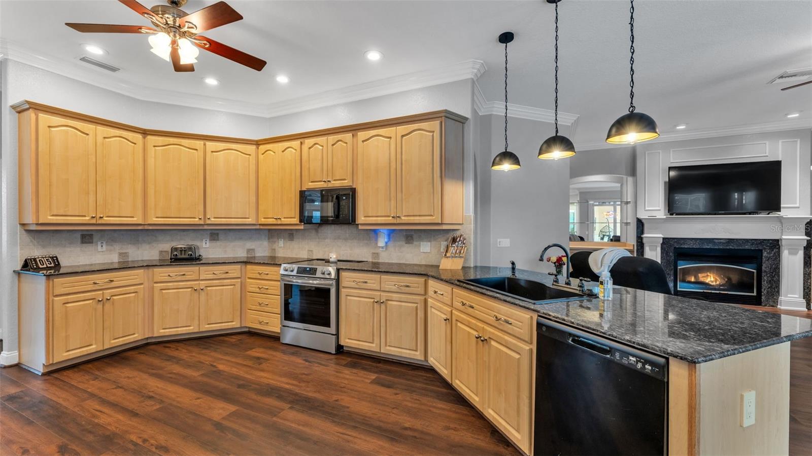 Image 24 of 59 For 1603 Sir Henrys Trail