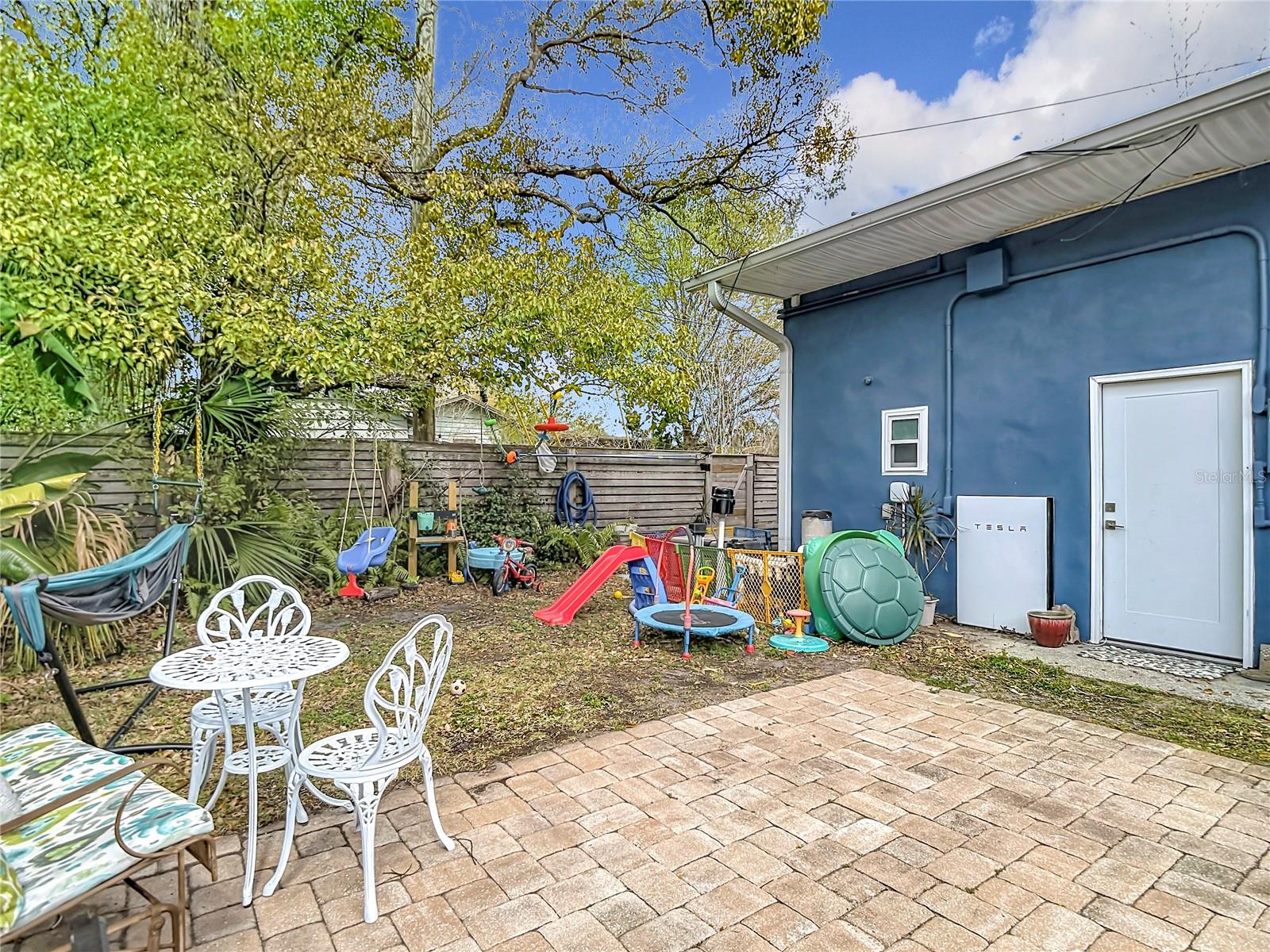 Image 17 of 92 For 105 Comanche Avenue