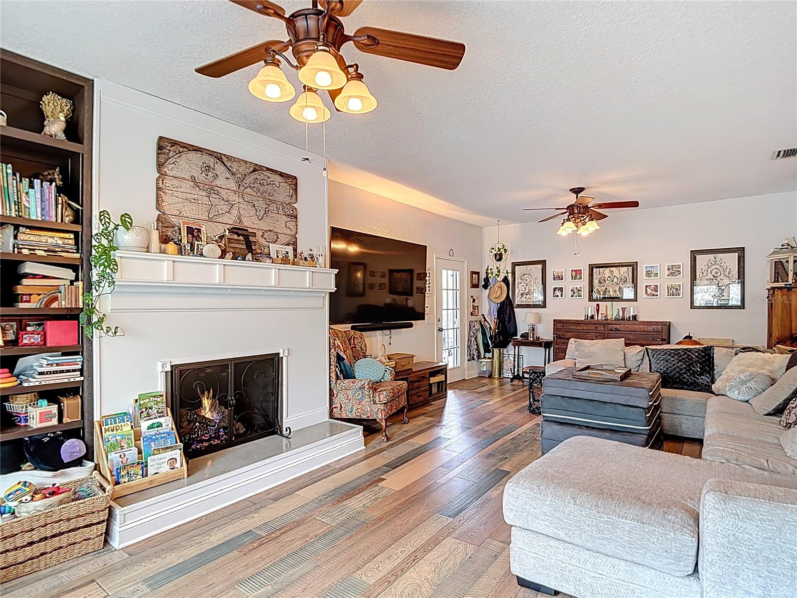 Image 23 of 92 For 105 Comanche Avenue