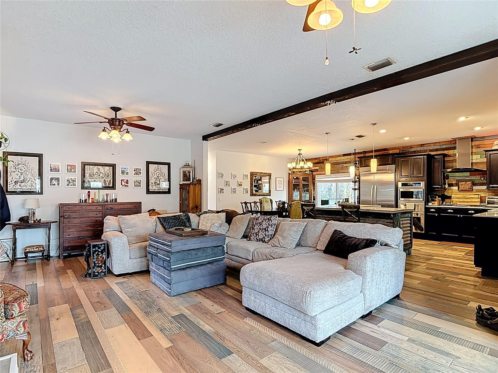 Image 24 of 92 For 105 Comanche Avenue