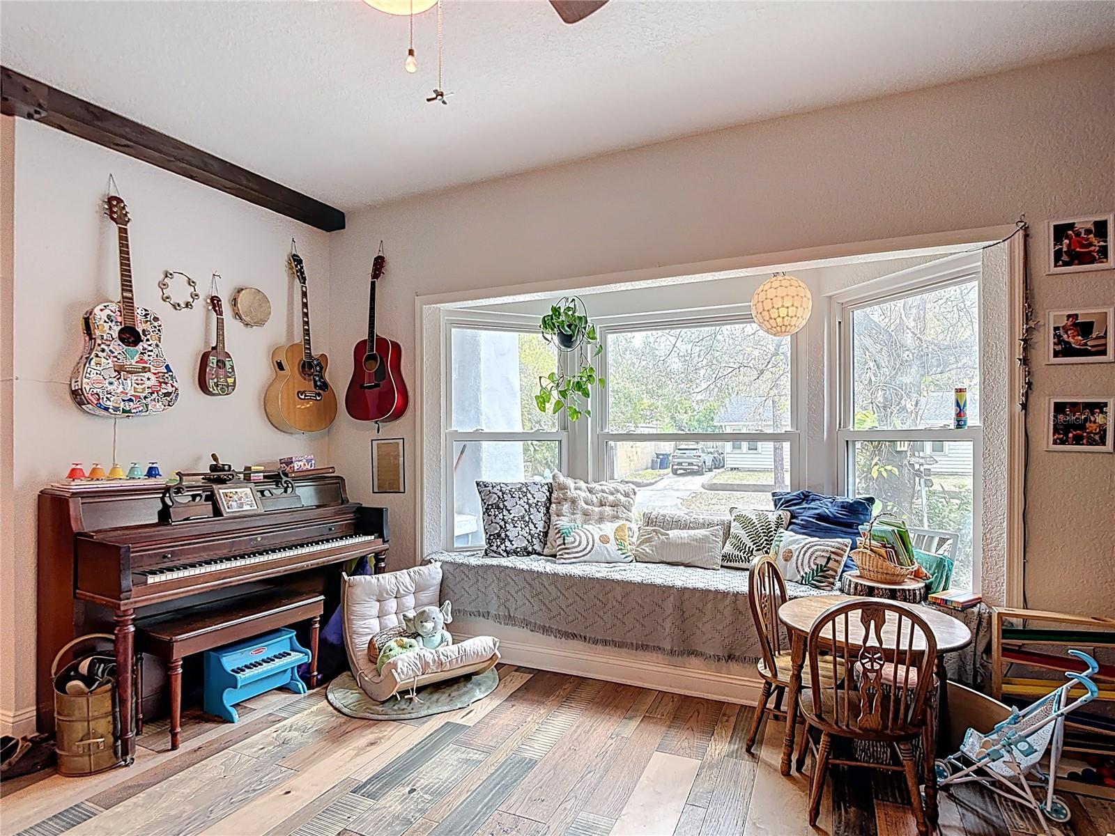 Image 25 of 92 For 105 Comanche Avenue