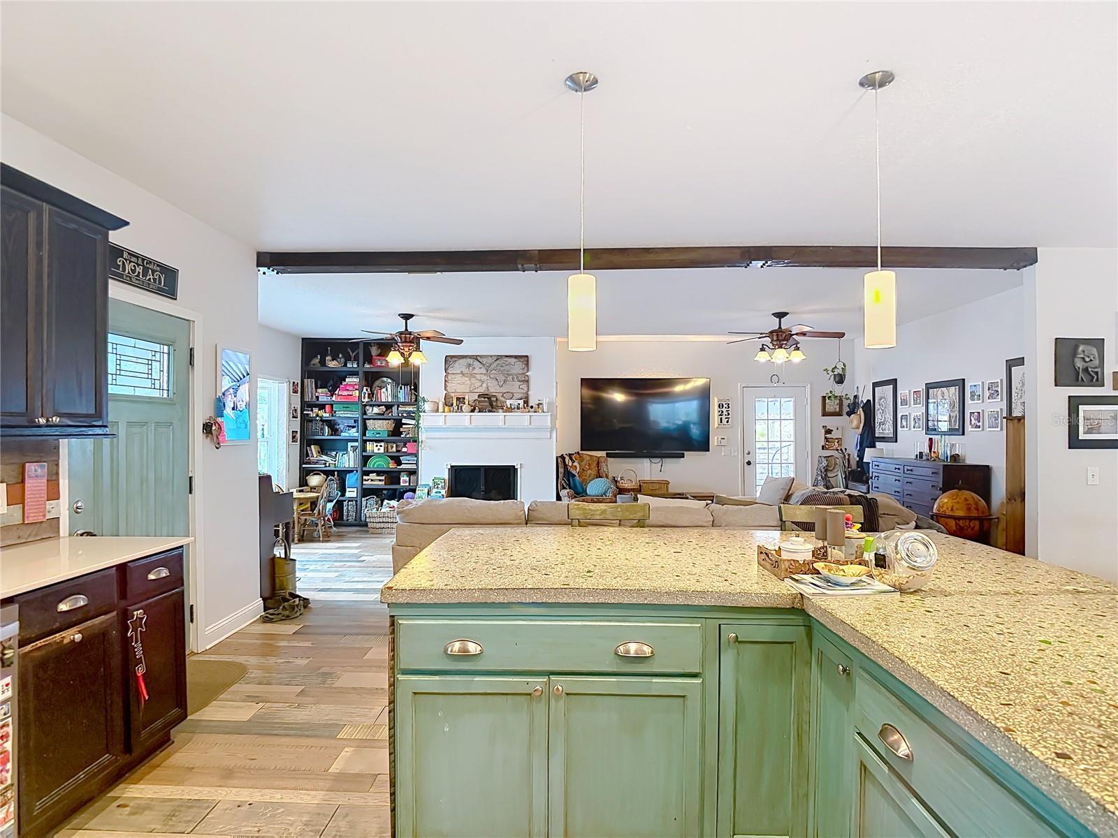 Image 35 of 92 For 105 Comanche Avenue